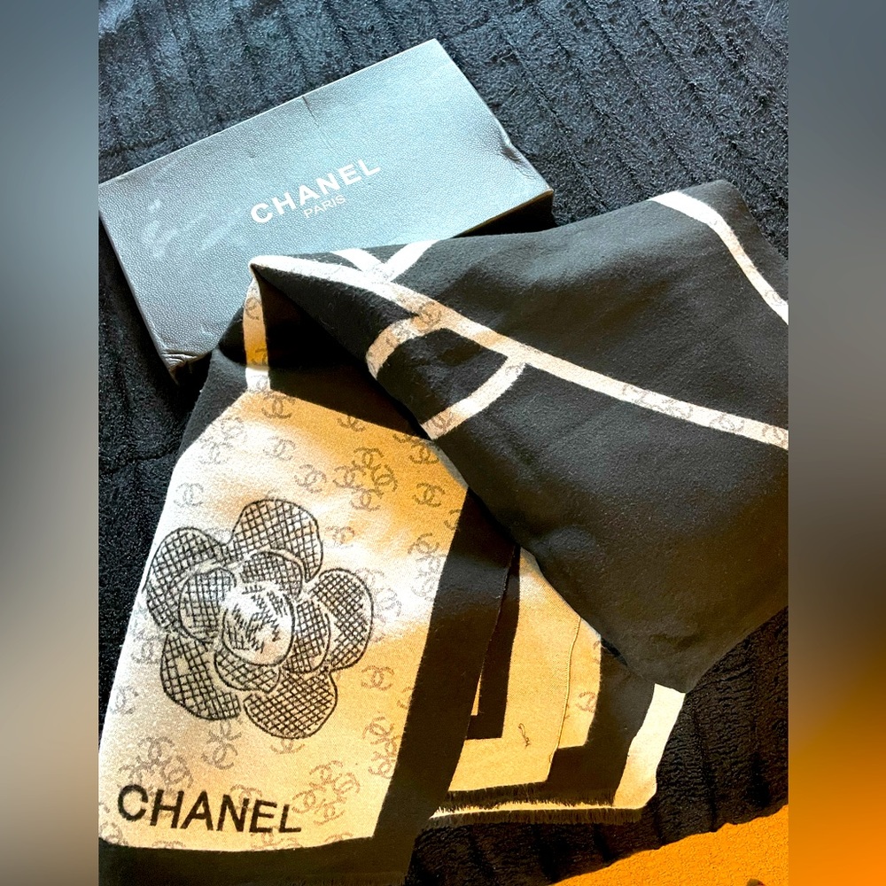 Super warm and cute Chanel print shawl with box